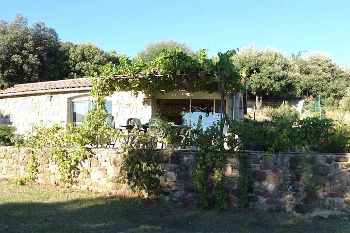 Location de vacances pour 2 personnes, avec jardin à Saint-Pierre-Saint-Jean