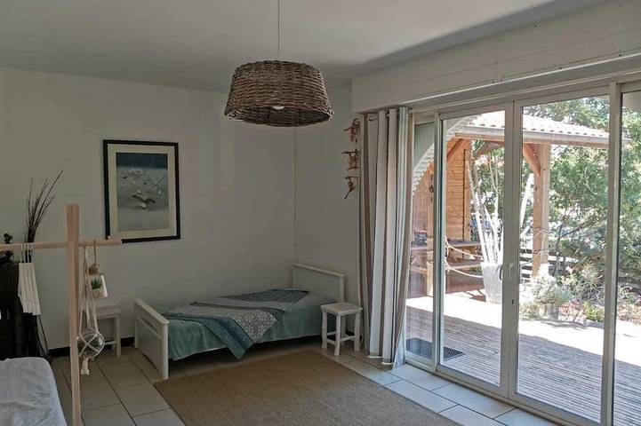 Location de vacances pour 11 personnes, avec jardin ainsi que terrasse et jacuzzi dans Plage des Estagnots - 2