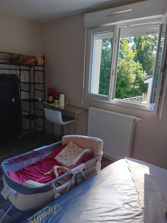 Location de vacances pour 2 personnes, avec vue sur le lac ainsi que vue et jardin à Charmes - 4