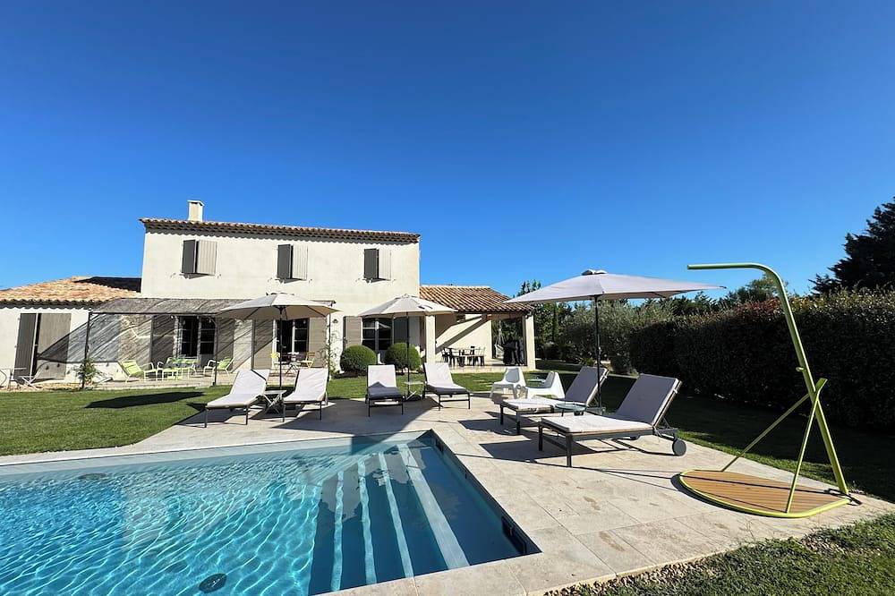 Maison De Vacances pour 9 Personnes dans Lacoste, Parc naturel régional du Luberon