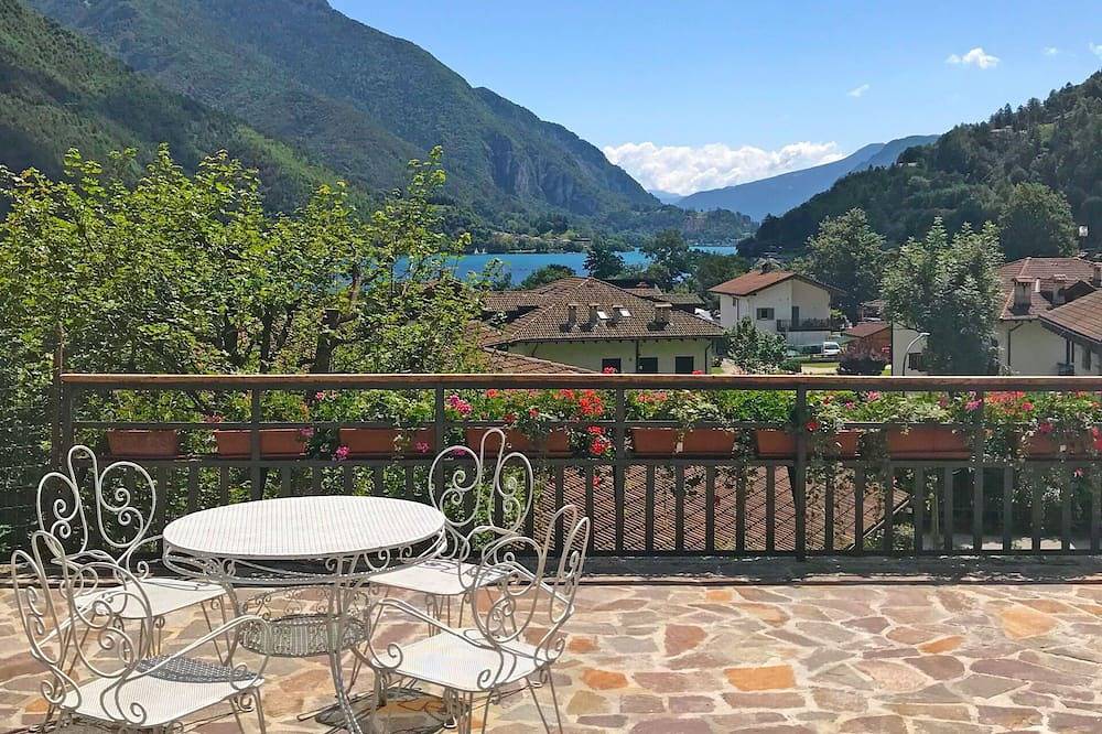 Atemberaubendes alleinstehendes Ferienhaus mit  W-Lan, Tv, Terrasse und Haustiere erlaubt in Pieve di Ledro, Ledro