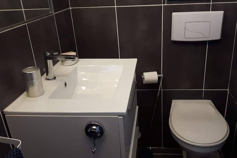 Charmente Haus am Fuße des Luberon Studio 4 Personen Pool und Spa in Velleron, Vaucluse