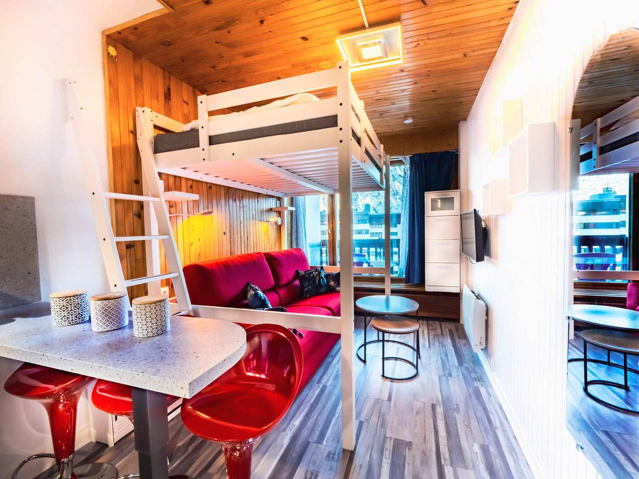 Entire studio, Renovated ski-in/ski-out studio with balcony and wifi in Tignes, Massif de la Vanoise