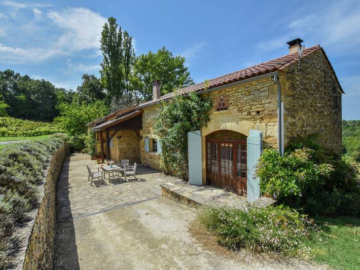 Location de vacances pour 3 personnes, avec Balcon/Terrasse et Terrasse ainsi que Jardin et Piscine à Loubejac