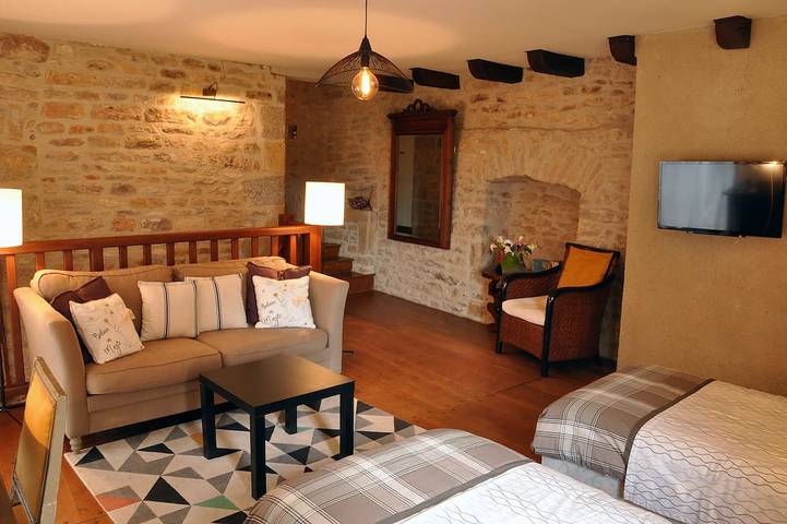 Location de vacances pour 6 personnes, avec terrasse, animaux acceptés à Loubressac - 2