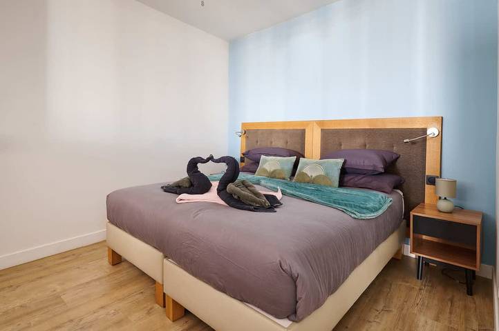 Entire apartment, Elegant flat with Les Halles View & Ac in Béziers, Mediterranean Coast (France)