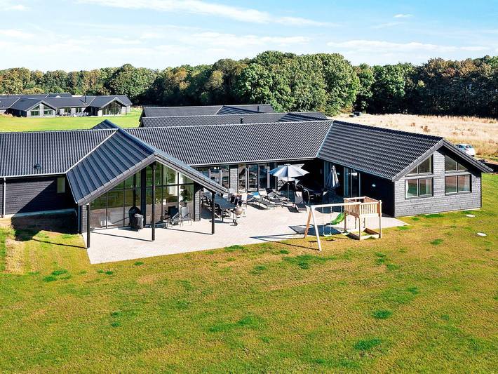Ferienhaus für 26 Personen, mit Terrasse und Pool sowie Sauna in Mommark