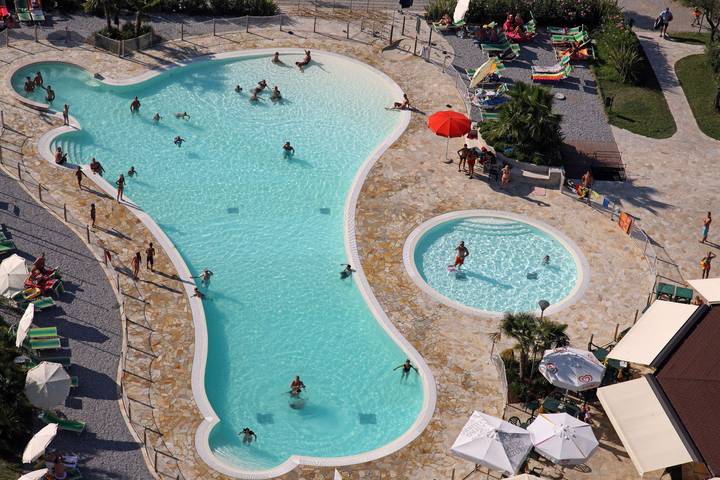Ferienpark für 5 Personen, mit Whirlpool und Garten sowie Kinderpool und Pool am Gardasee