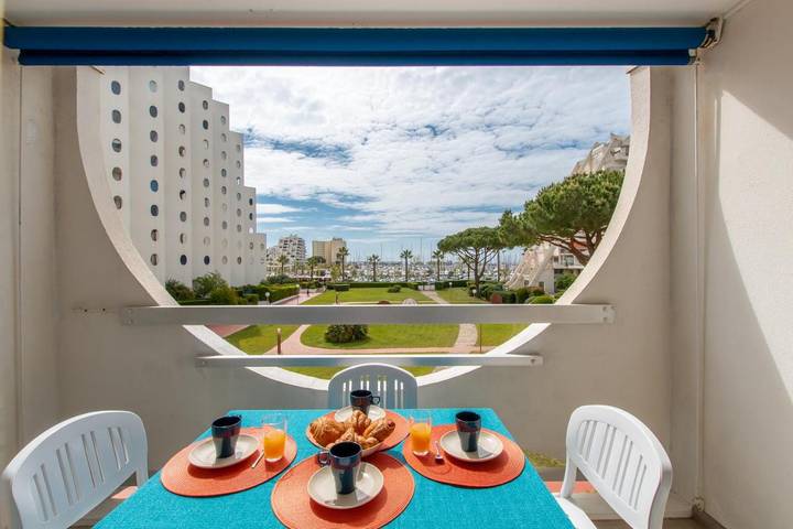 Gîte pour 4 personnes, avec Balcon ainsi que Terrasse et Vue dans Pasino Partouche De La Grande Motte