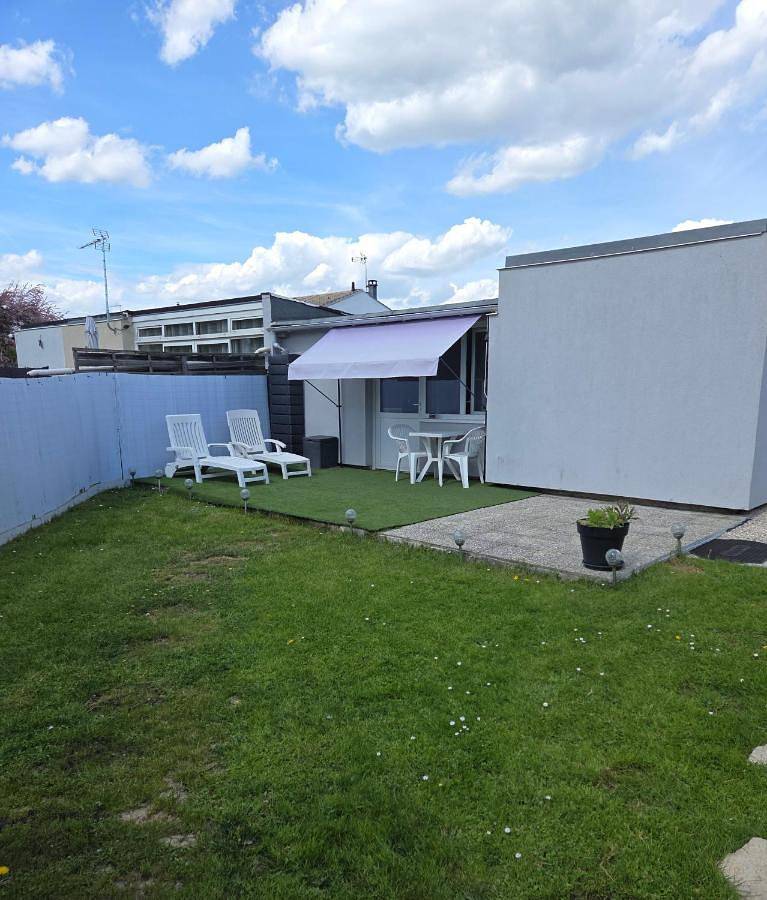Studio avec terrasse et jardin in Roissy-en-Brie, Seine-et-Marne