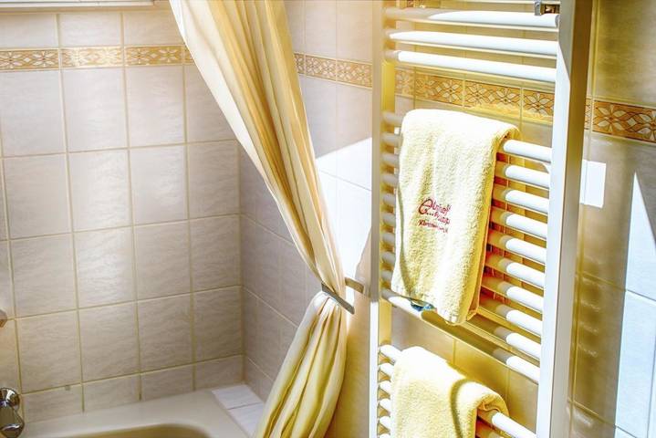 Hotel für 2 Personen, mit Whirlpool und Sauna sowie Balkon und Pool im Kleinwalsertal - 3