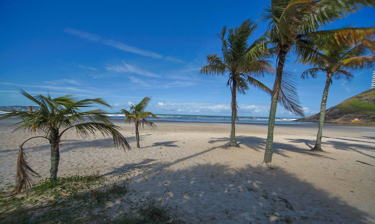 Apartamento inteiro, Apto com Garagem e Ar-condicionado a 600m da Praia in Praia da Enseada (Guarujá), Baixada Santista