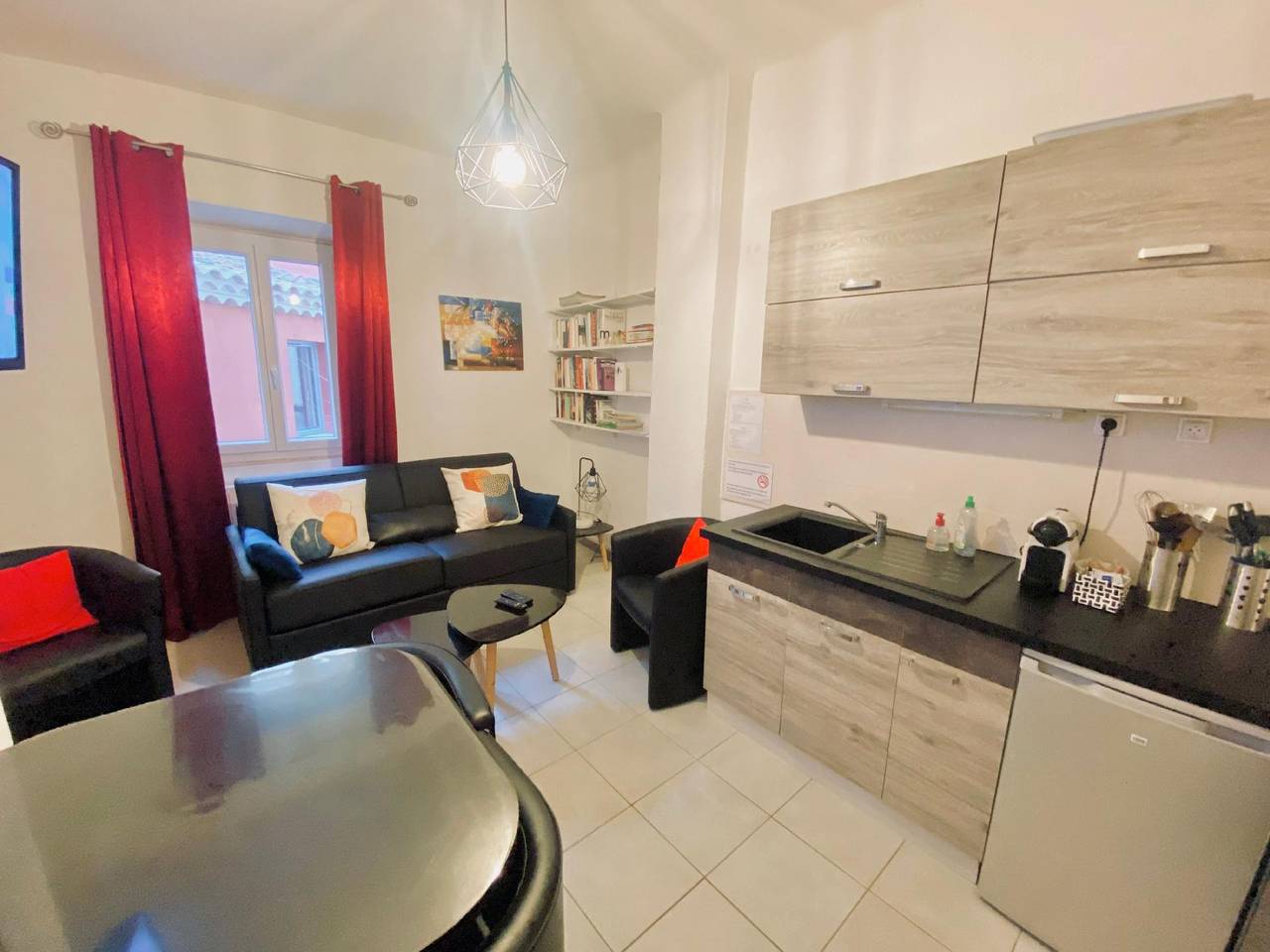 Ganze Ferienwohnung, Alèzans Nebengebäude im Zentrum von Salon-de-Provence in Salon-de-Provence, Aix-en-Provence und Umgebung
