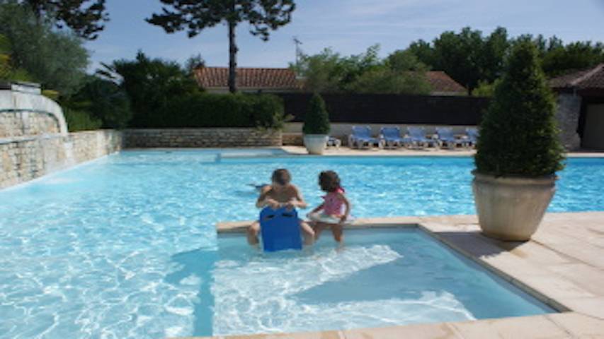 Gîte pour 4 personnes, avec jardin ainsi que terrasse et piscine à Saint-Pierre-d'Oléron - 4