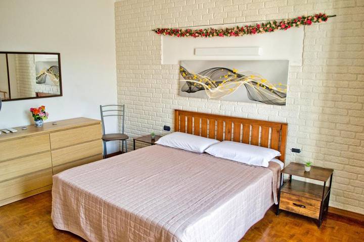 Ferienwohnung für 4 Personen, mit Balkon und Terrasse sowie Garten und Ausblick in Mantua