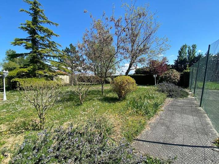 Location de vacances pour 17 personnes, avec jardin et terrasse ainsi que vue et piscine à Loriol-sur-Drôme - 4