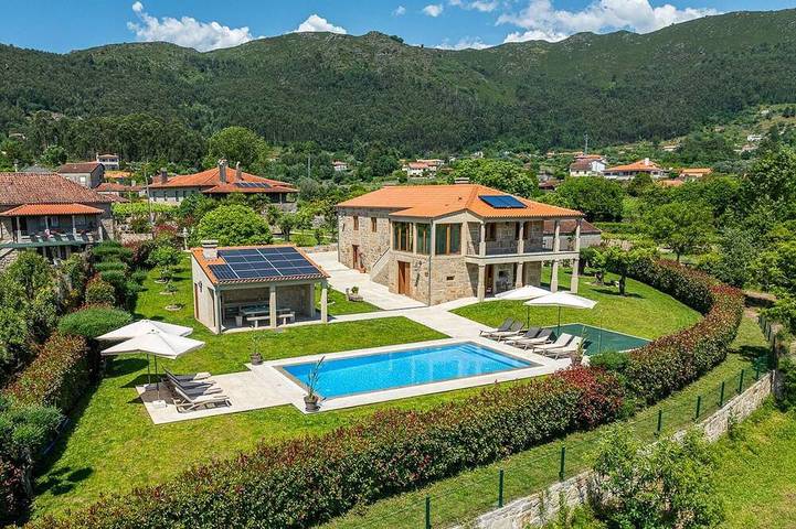 Location de vacances pour 10 personnes, avec balcon ainsi que jardin et piscine dans Moreira do Lima