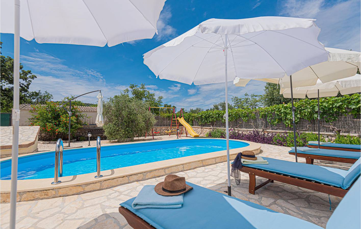 Geräumige 2-Zimmer-Wohnung mit Pool, Terrasse und voll ausgestatteter Küche in Sibenik, Šibenik-Knin