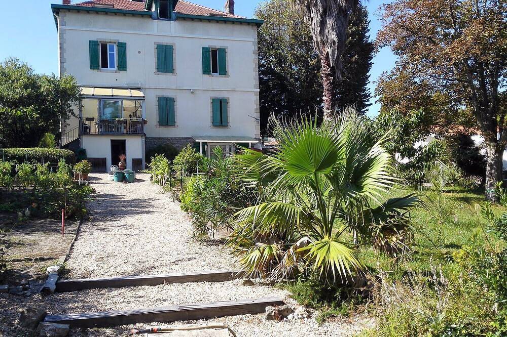 Appartement entier, Studio proche plage (à pied) et commerces dans belle Villa avec vaste jardin in Anglet, Région de Bayonne