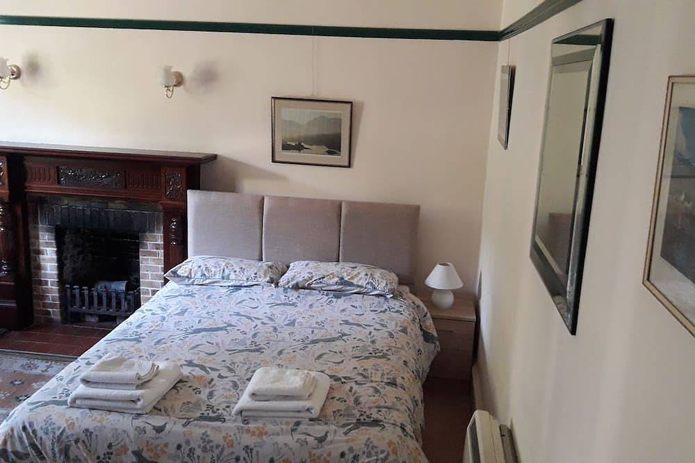 Entire apartment, Self Catering Apartment with Unrivalled View over Town and Loch in Nevis Range, Fort William