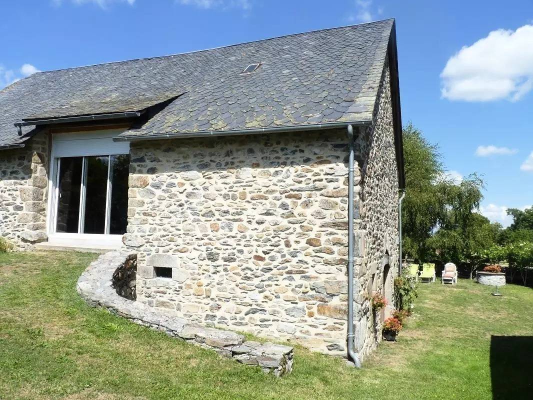 Gîte de France 8 people in Saint-Julien-près-Bort, Ussel region