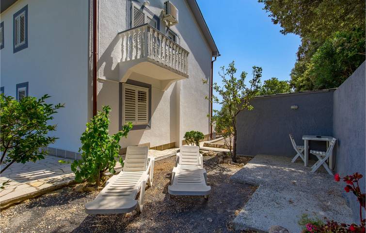 Ferienwohnung für 3 Personen, mit Terrasse in Banjol