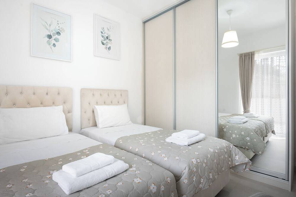 Charming 2-bedroom house with Wifi and Ac in wonderful Porto Rafti in Porto Rafti, Markopoulo-Mesogaia
