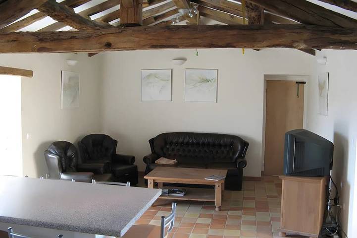 Location de vacances pour 6 personnes, avec jardin ainsi que piscine et terrasse à Sanxay - 3