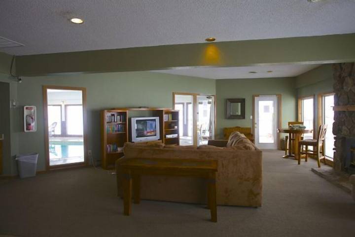 Gîte pour 6 personnes, avec jacuzzi et sauna ainsi que balcon et piscine à Granby - 4