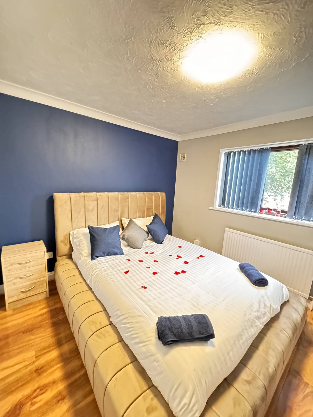 Entire holiday apartment, Stunning 2-Bed Apartment in Gosport in Gosport, Hampshire