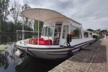 Bateau pour 7 personnes, avec vue et terrasse à Briennon