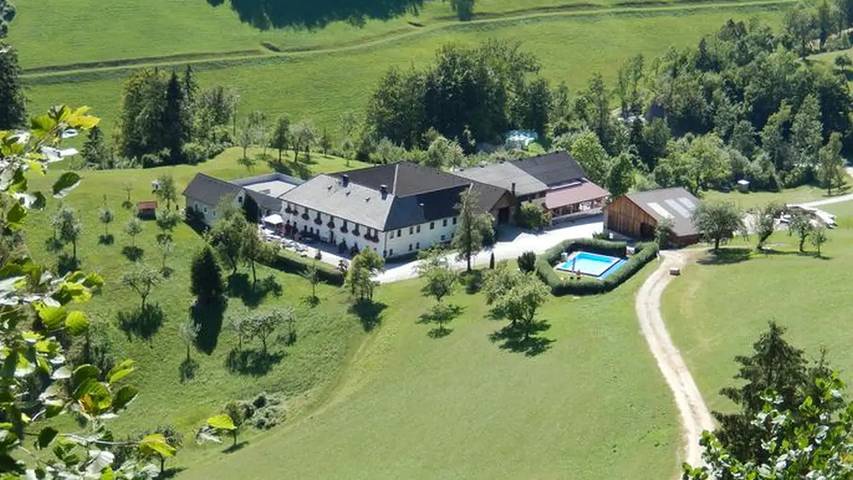 Ferienhaus für 3 Personen, mit Pool und Garten