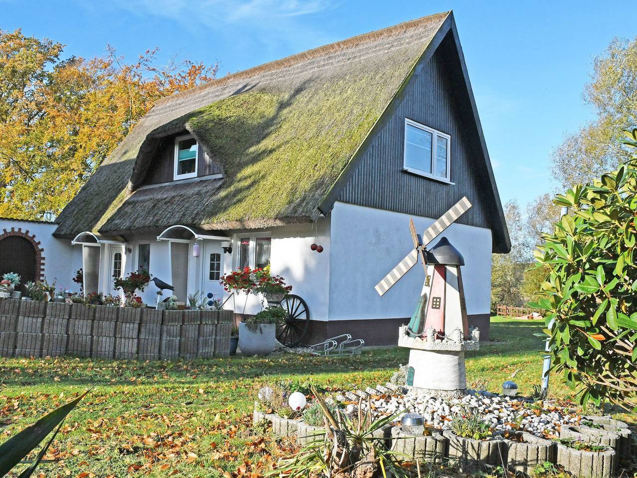 Ganze Ferienwohnung, Urlaub unterm Reetdachhaus am Neuensiener See - ***Lütte Ferienwohnung unterm Reetdach in Sellin, Rügen