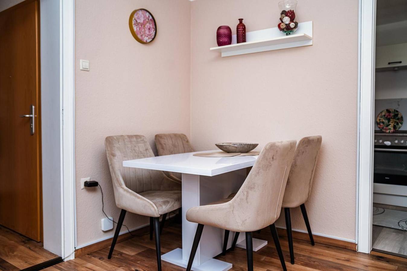 Ganze Wohnung, Apartment 'Ella 2' mit Seeblick, Balkon und Wlan in Friedrichshafen, Region Bodensee-Oberschwaben