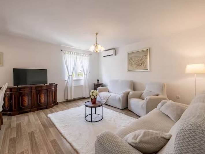 Villa Pax - Four Bedroom Villa with Outdoor Pool in Makarska Riviera