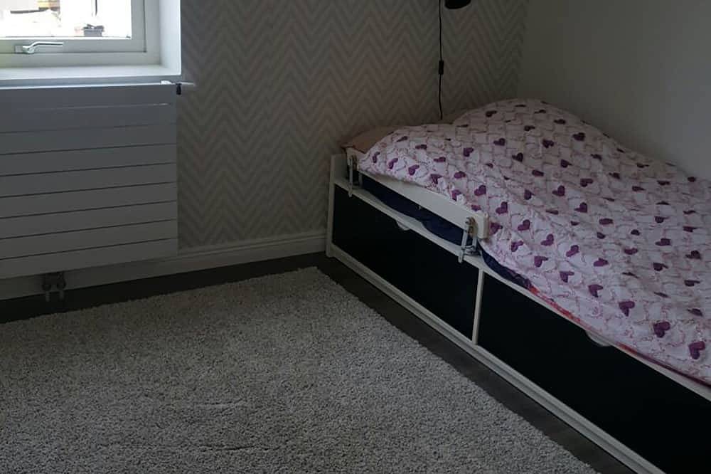 Modern newly built house, 187 sqm with large balcony in Huddinge, Svenska Östersjön