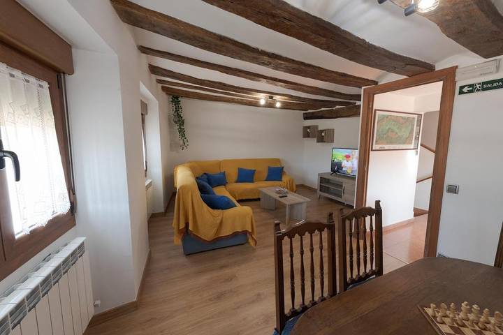 Casa rural para 11 personas, con terraza además de vistas y jardín, Se admiten mascotas en Améscoa Baja - 3