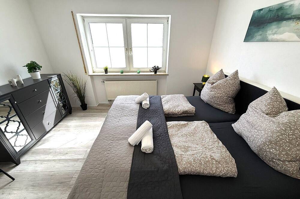 Ganze Wohnung, Große Ferienwohnung zwischen Ruhe & Brombachsee +Netflix +Terasse +Wifi in Ellingen, Frankenalb