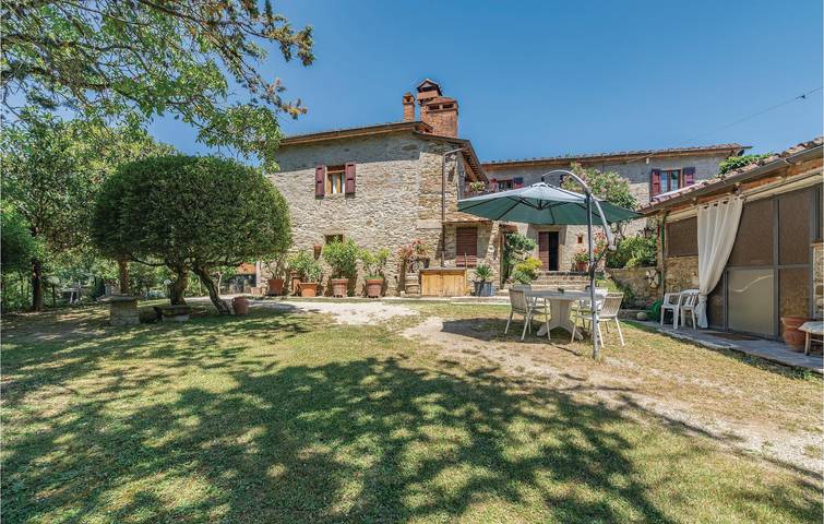 Feriehus for 14 personer, med pool og terrasse samt have - 1