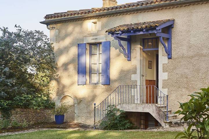 Gîte pour 3 personnes, avec sauna et piscine ainsi que jardin et jacuzzi à Saint-Palais (Gironde)