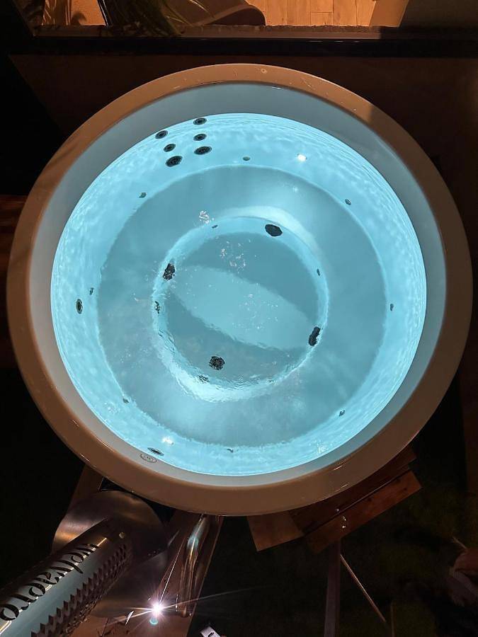 Location de vacances pour 8 personnes, avec vue et jardin à Saint-Laurent-d'Andenay - 2