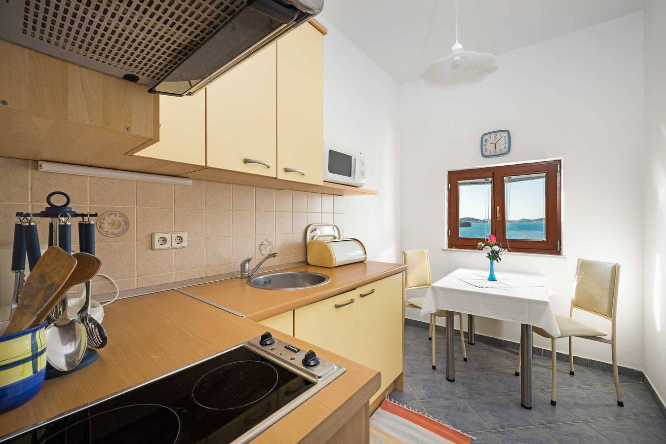 Ganze Wohnung, Apartments Kaina - one bedroom apartment (blue) in Tisno, Murter