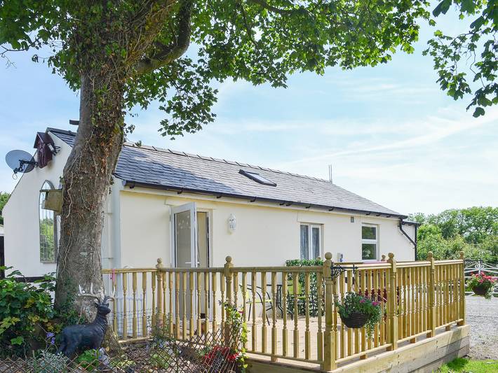 Log cabin for 2 people, with pets in North-Wales