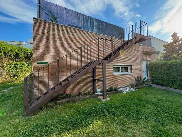 Casa de vacaciones para 13 personas, con vistas al lago y jardín además de vistas y piscina en Córdoba