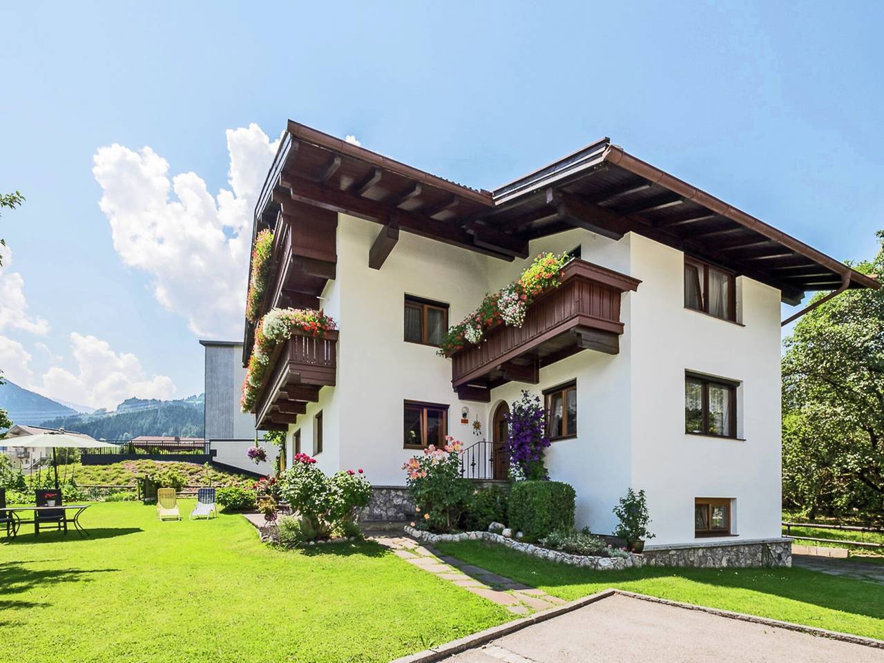 Ganze Wohnung, Chalet in Fügen nahe Spieljochbahn in Tuxer Alpen, Fügen