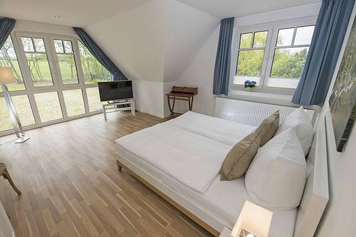 Strandhaus für 8 Personen, mit Sauna und Terrasse sowie Garten in Lobbe - 2