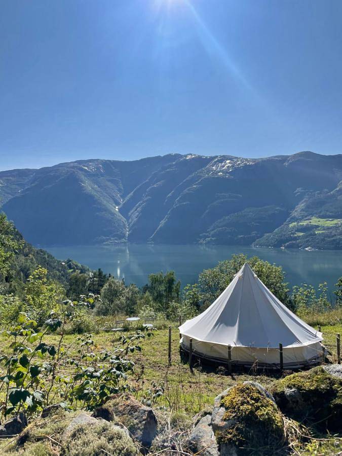 Camping für 3 Personen, mit Garten und Ausblick in Hardangerfjord