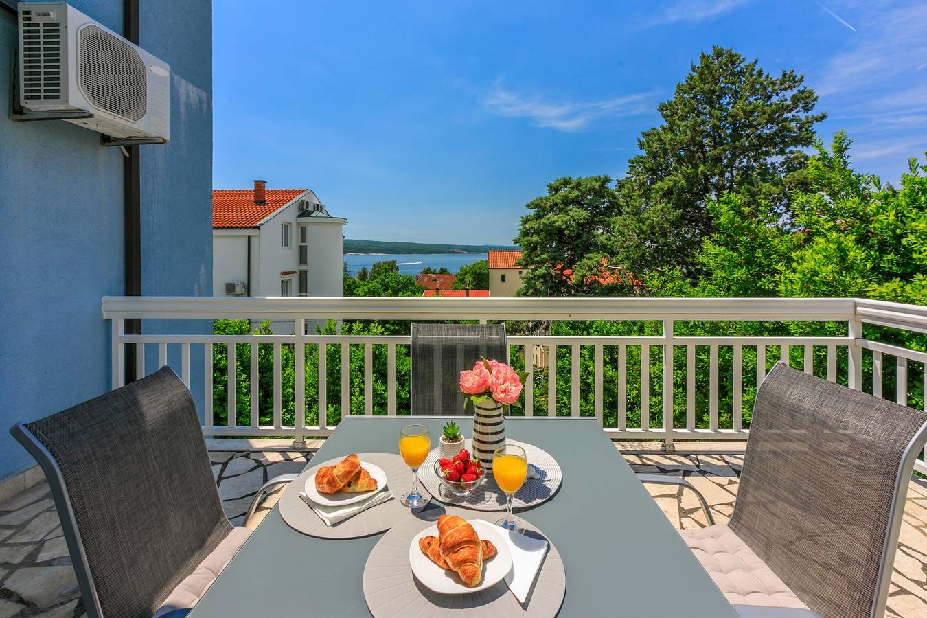 Entire apartment, One bedroom apartment with balcony and sea view Dramalj, Crikvenica A-22291-a in Dramalj, Primorje-Gorski Kotar