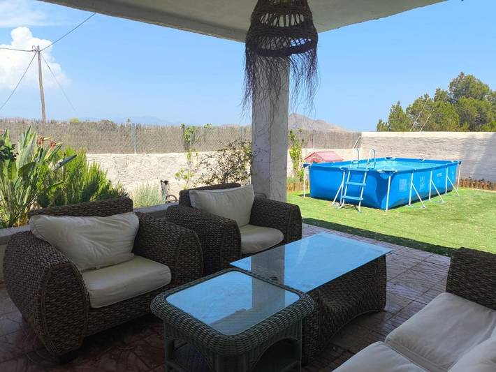 Casa para 6 personas, con piscina además de vistas y jardín, Se admiten mascotas en Alicante