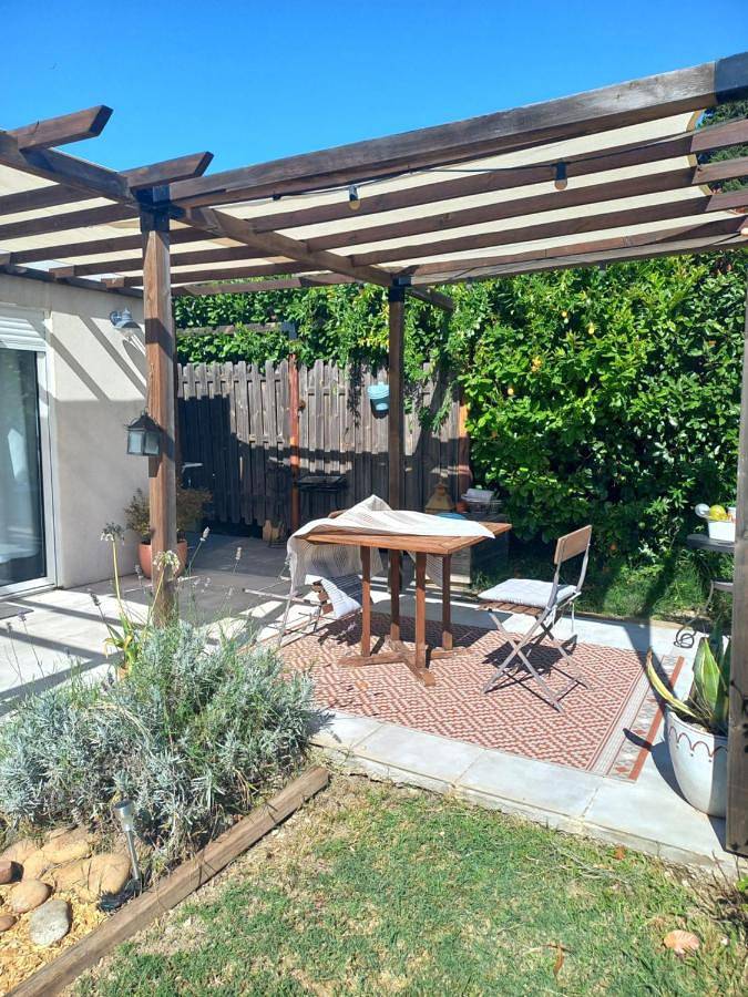 Gîte pour 2 personnes, avec vue ainsi que piscine et jardin, animaux acceptés à Aramon - 2